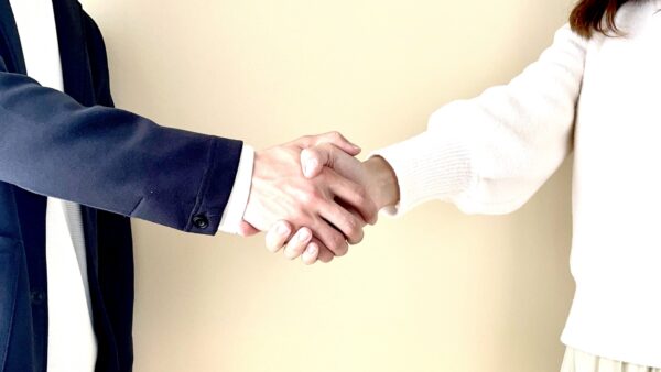 浮気の証拠を掴んだ後にすべきこと｜慰謝料請求・離婚・再構築の進め方