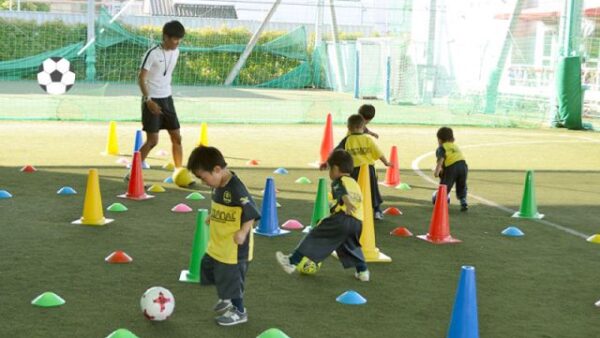 子どもの習い事不倫①｜送迎の待ち時間から始まるママ友・パパ友の関係